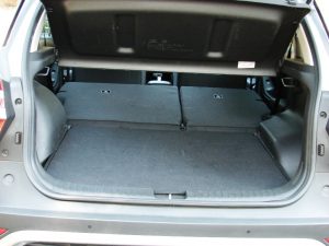 Avaliação: SUV Creta Limited Safety 2024 Porta-malas rebatido
