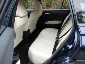 Avaliação: Toyota Corolla Cross XRX 2026 Espaço traseiro