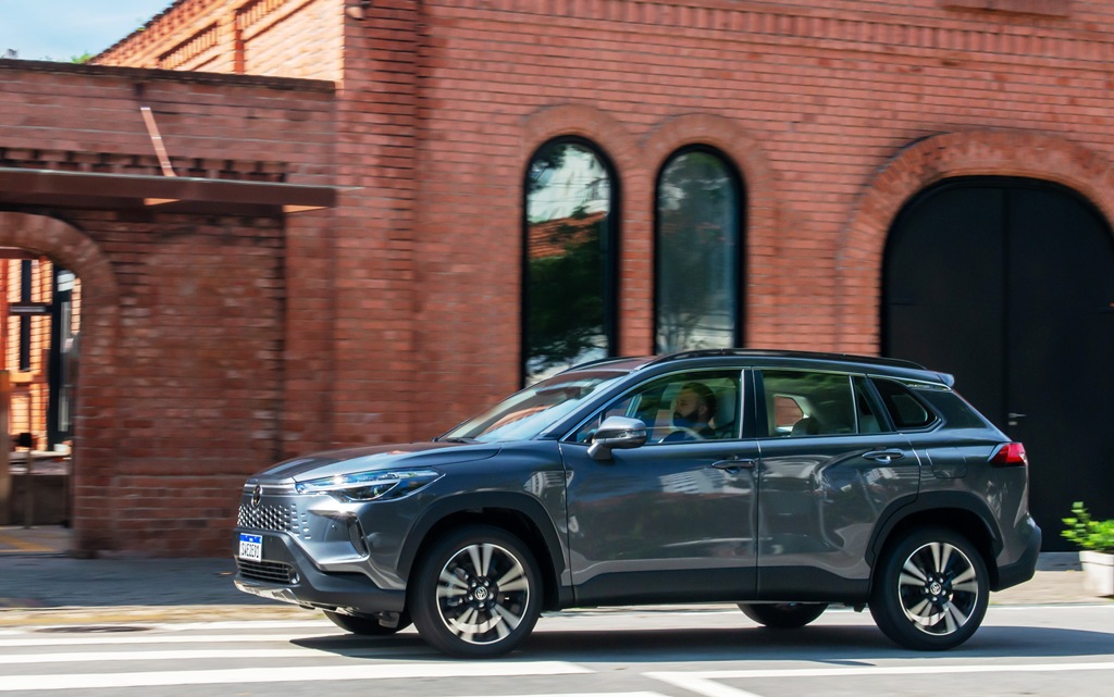 Avaliação: Toyota Corolla Cross XRX 2026 movimento