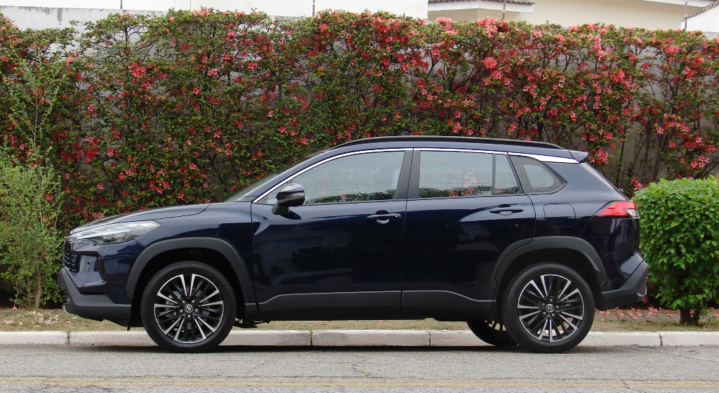 Avaliação: Toyota Corolla Cross XRX 2026 Lateral