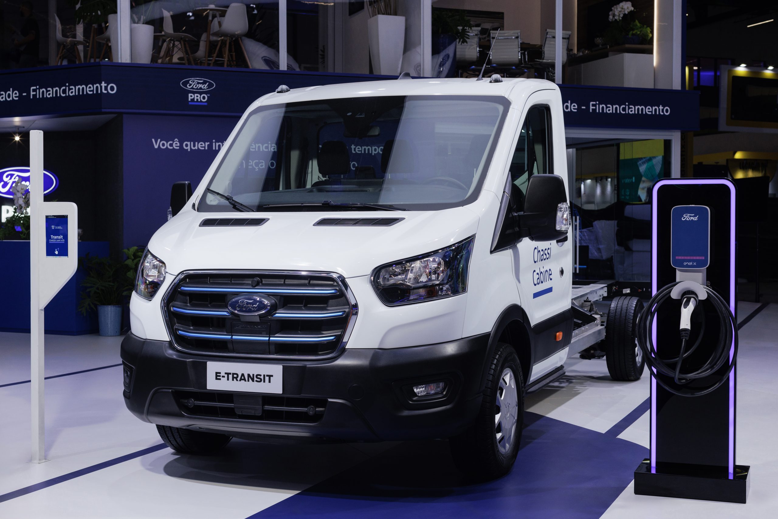 Lançamento: Nova Ford Transit 2026 E-Transit chassi cab