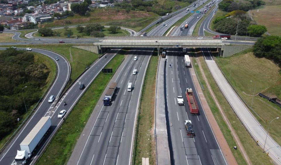 Rodoanel com Ponto de Parada e Posto de Abastecimento