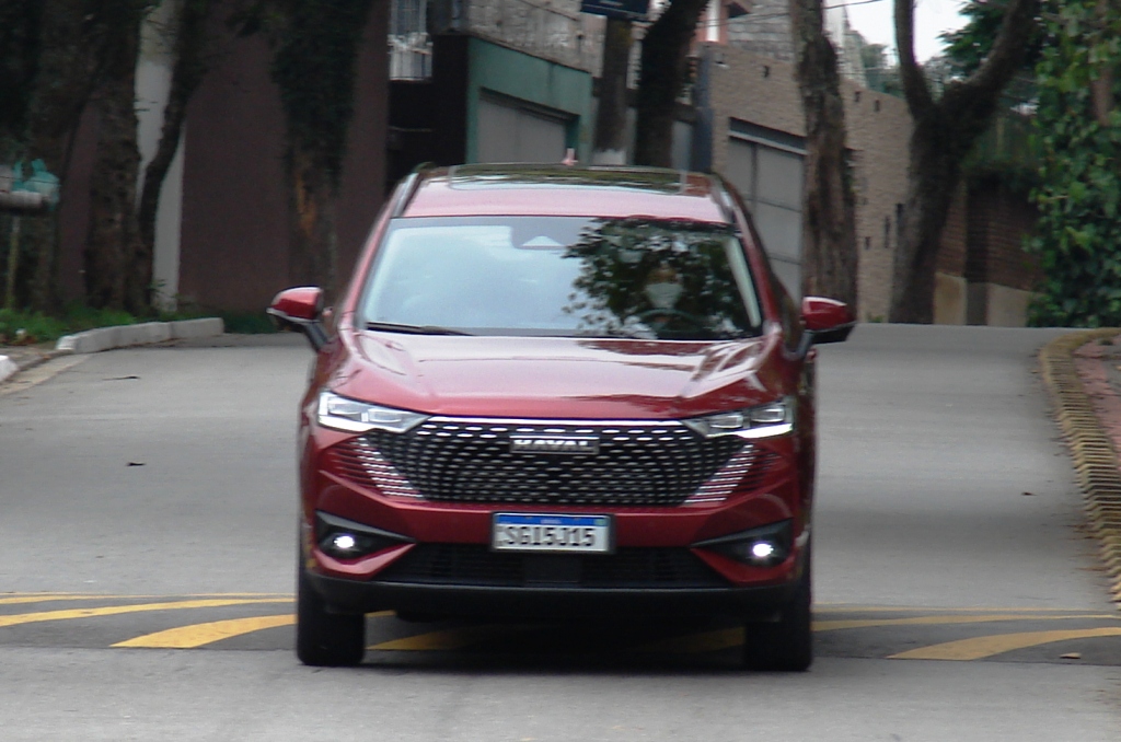Avaliação: HAVAL H6 PHEV34 2025 Movimento lombada