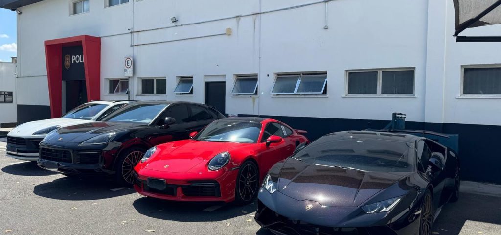 Operação da Polícia bloqueia 75 carros de luxo contra o tráfico