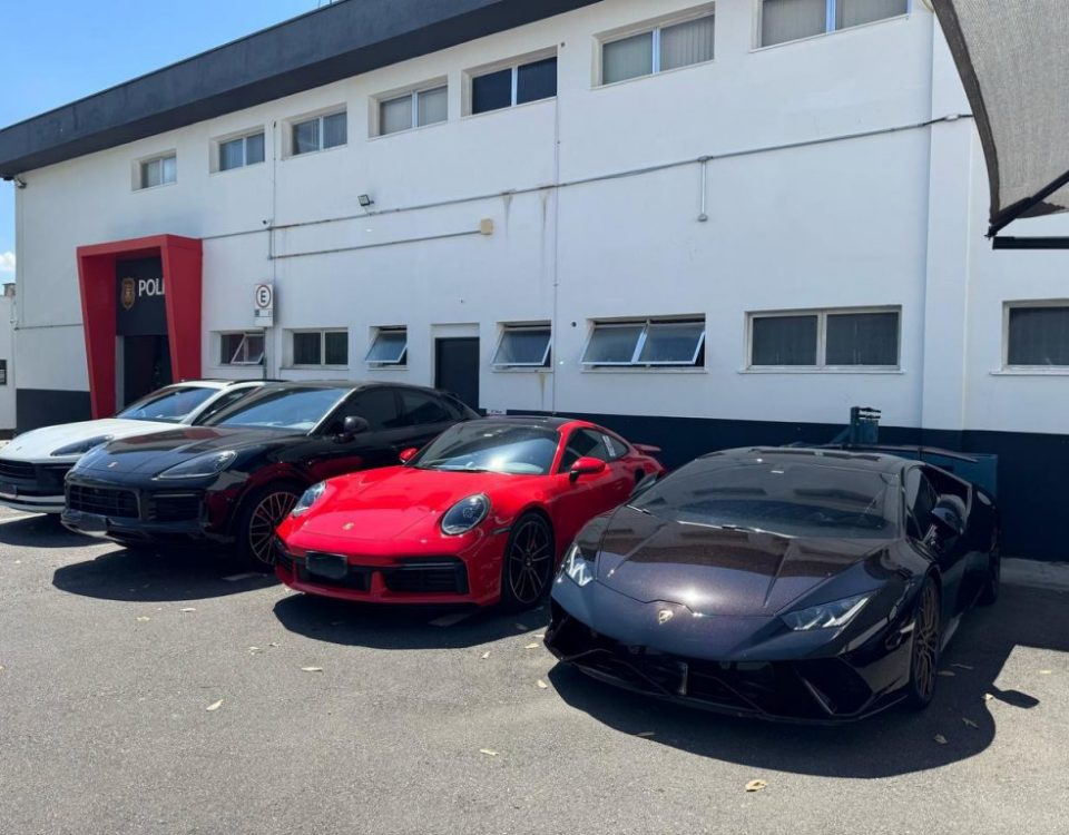Operação da Polícia bloqueia 75 carros de luxo contra o tráfico