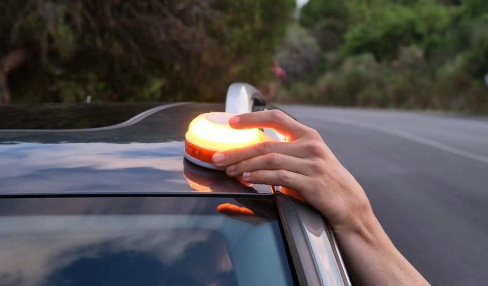 Espanha obrigará luz de alerta no teto de carros no acostamento