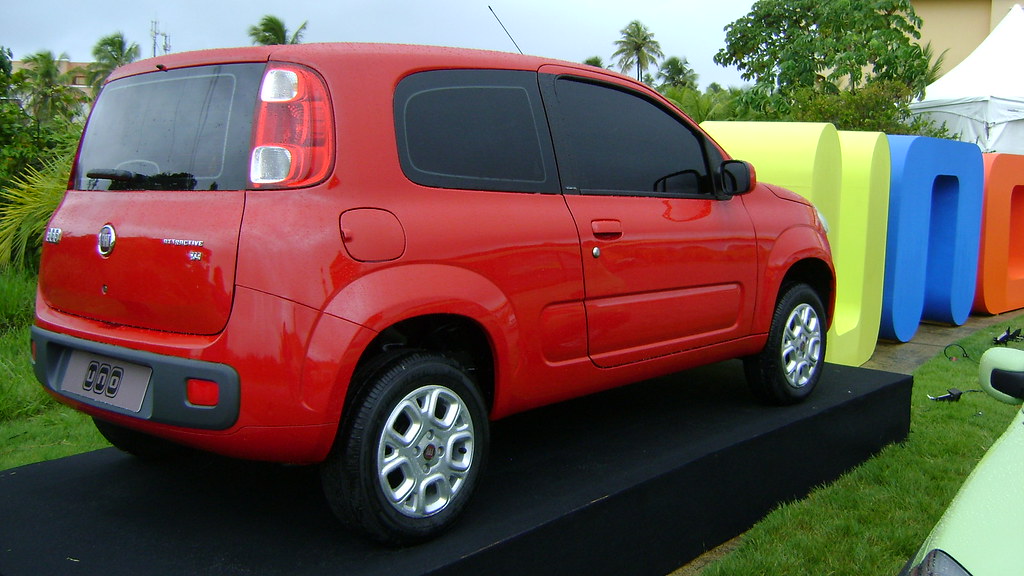 Novo Fiat Uno em exibição na Bahia em 2010