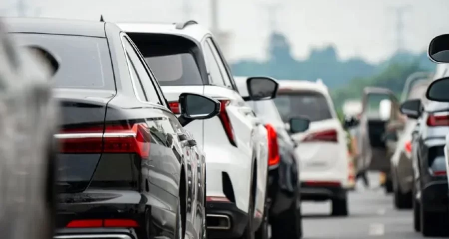 As cores de carro que mais interessaram os brasileiros são...