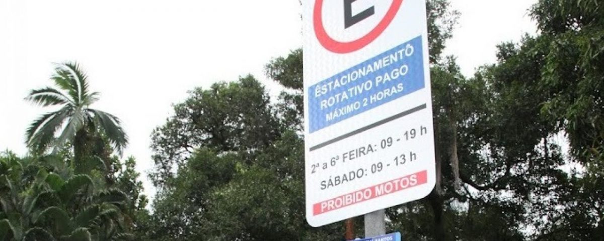 Projeto isenta táxis e aplicativos de estacionamento rotativo