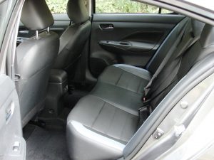 Avaliação: Nissan Versa Exclusive 2025 Espaço traseiro