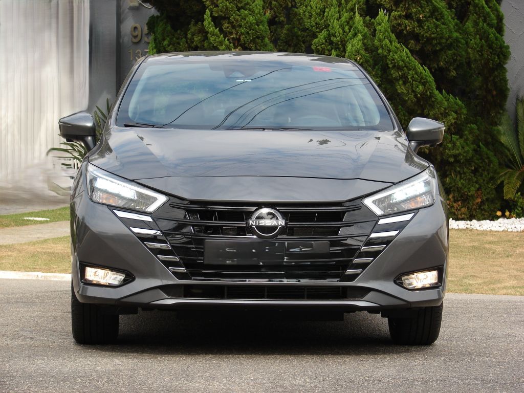 Avaliação: Nissan Versa Exclusive 2025 Frente
