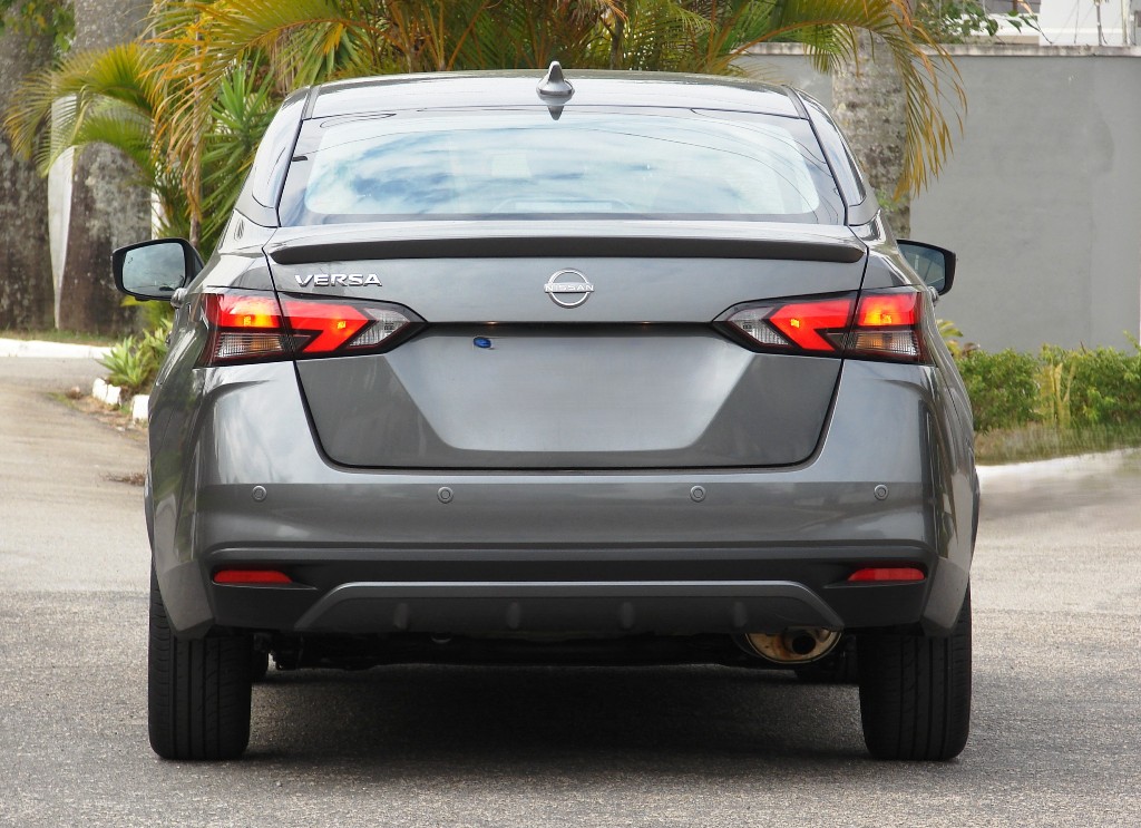 Avaliação: Nissan Versa Exclusive 2025 Traseira