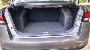 Avaliação: Nissan Versa Exclusive 2025 Porta-malas