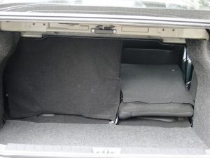 Avaliação: Nissan Versa Exclusive 2025- Porta-malas rebatido 40/60