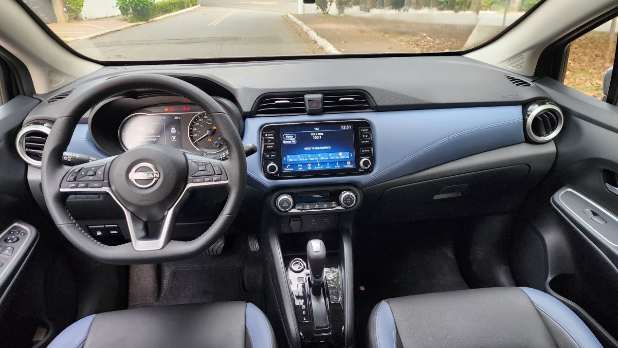 Avaliação: Nissan Versa Exclusive 2025 Painel