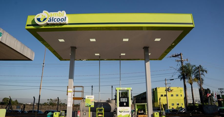 Ambipar inaugura posto de combustível em sua sede, em Nova Odessa (SP), para abastecer veículos corporativos com etanol produzido a partir de resíduos de alimentos | Foto: Ambipar/Divulgação