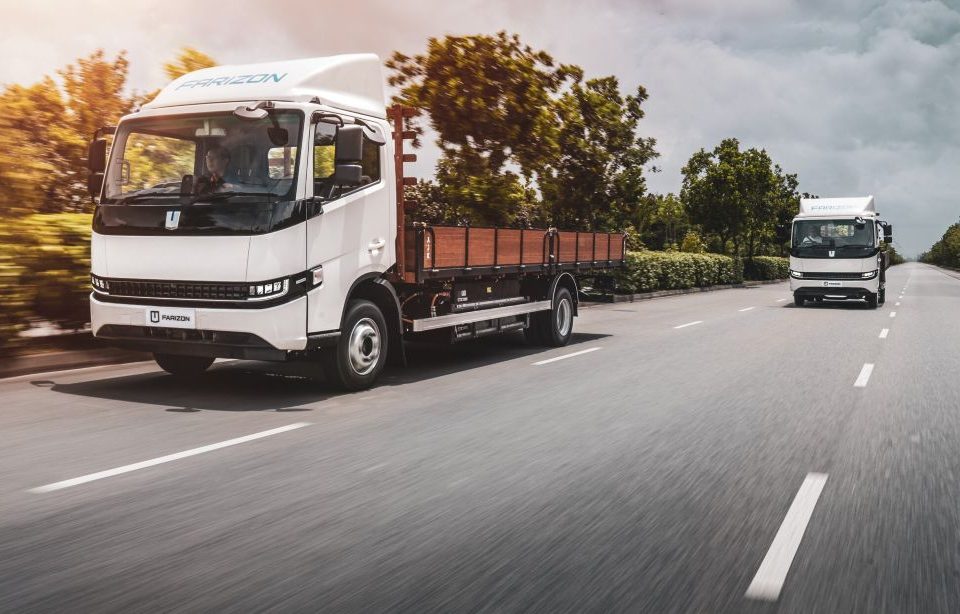 A Farizon, marca global do Geely Holding Group, chegou ao Brasil com caminhões e furgões, todos compactos e 100% elétricos.