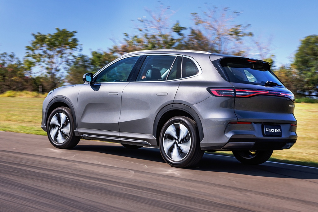 Lançamento: Geely EX5 SUV Elétrico Lateral