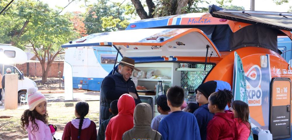 Caravana de trailers e motorhomes percorre mais de 10 cidades