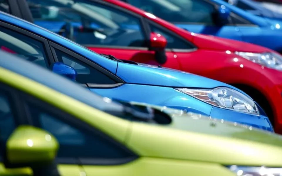 Carros coloridos são mais valorizados
