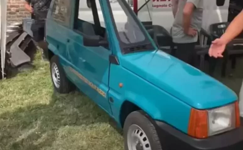 Italiano transforma Fiat Panda em 'carro mais estreito do mundo'
