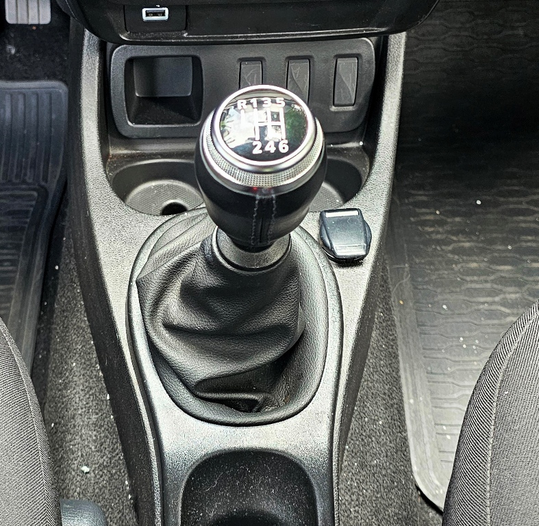 Avaliação: Renault Oroch Iconic 2025 câmbio manual Câmbio