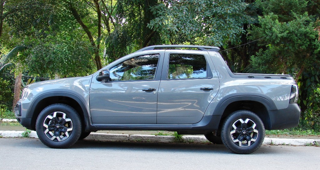Avaliação: Renault Oroch Iconic 2025 câmbio manual Lateral