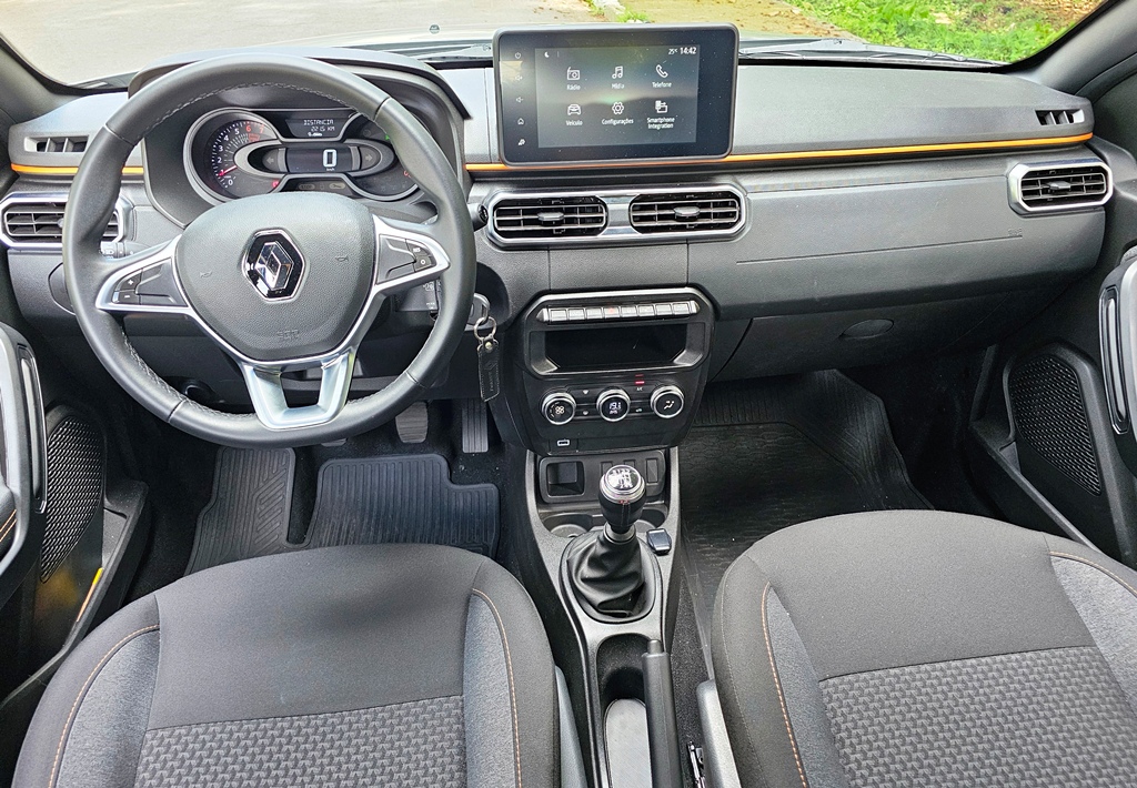 Avaliação: Renault Oroch Iconic 2025 câmbio manual Painel