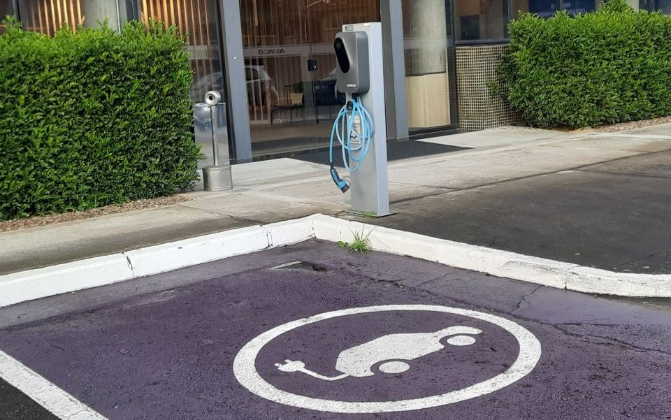77% dos consumidores consideram comprar carro elétrico