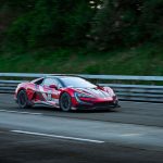Yangwang U9 Track Edition estabeleceu novo recorde mundial de velocidade para veículos elétricos. O título veio quando o esportivo alcançou 472,41 km/h na pista de testes de Papenburg, na Alemanha.