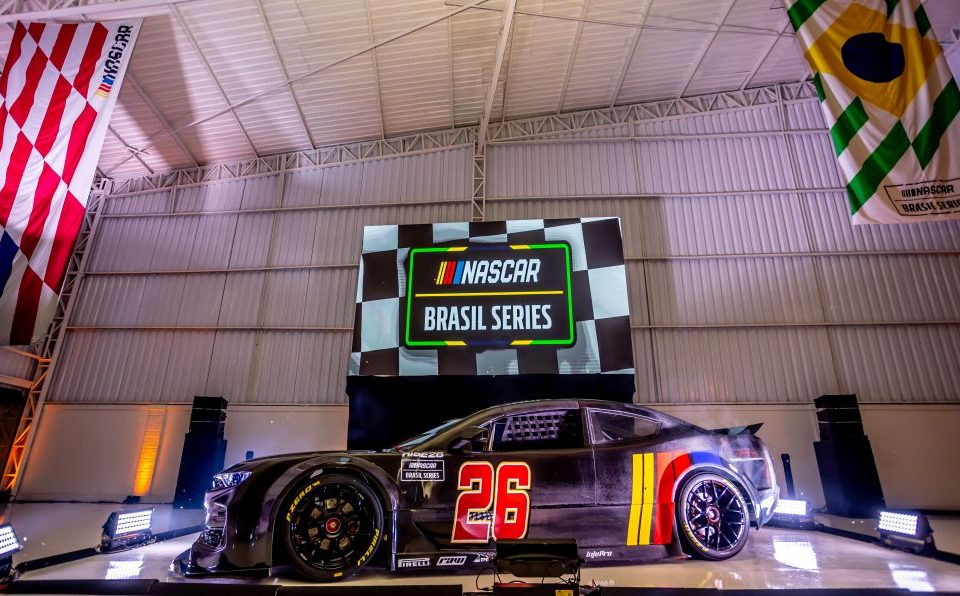 Nascar Brasil apresenta novo carro da temporada