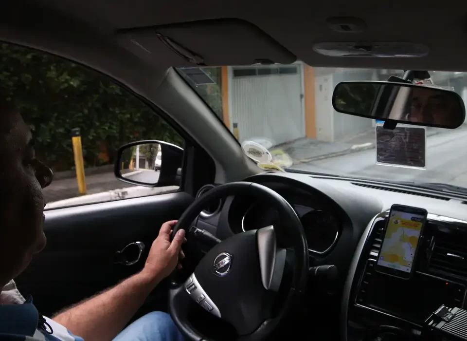 Alugar ou usar o próprio carro no Uber? Veja que dá mais dinheiro
