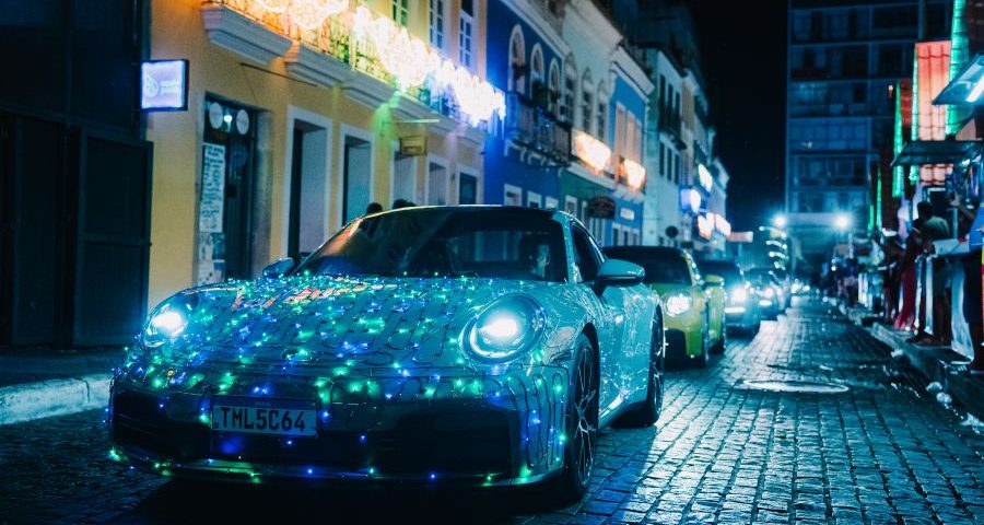 Porsche iluminado e passeio de 'busão'. Guia para ver o Natal
