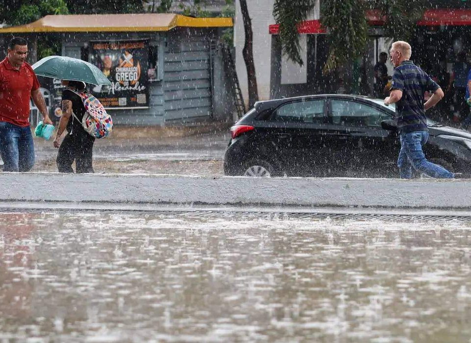 Após alagamento, quais são os riscos reais para o carro?