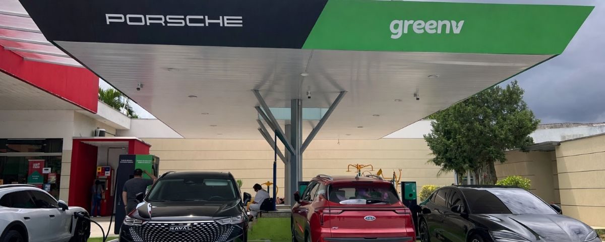 Porsche e GreenV inauguram recarga rápida no eixo Curitiba-São Paulo