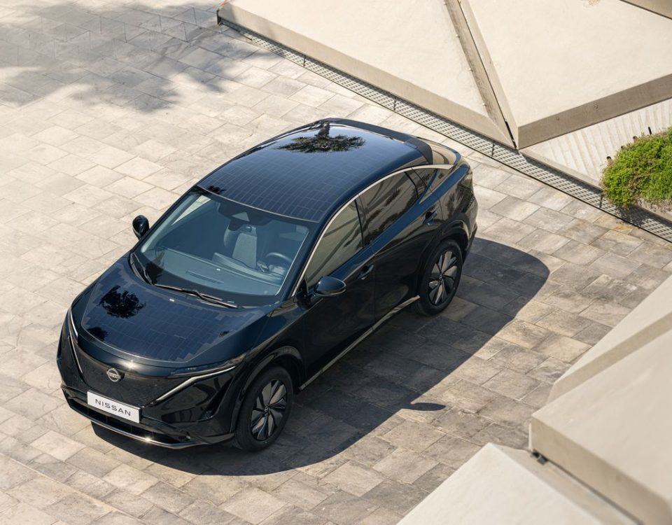 Nissan apresenta carro movido a energia solar