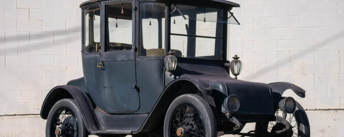 Carro elétrico de 1916 é arrematado por US$ 42 mil
