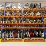 Stellantis desmonta 600 carros e reaproveita 9 mil peças