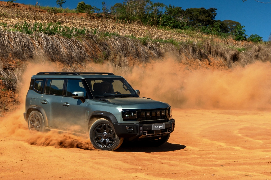 Lançamento: SUV JETOUR T2 XWD 4x4 2027 rodando na terra