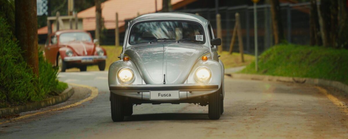 VW e CARDE celebram Fusca com troca inédita de veículos