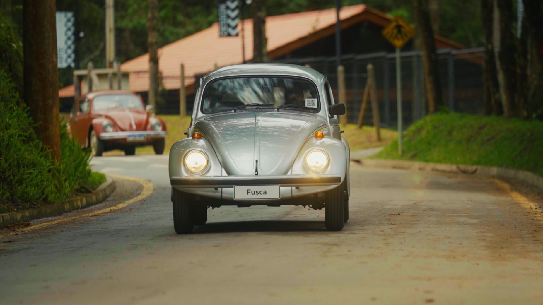 VW e CARDE celebram Fusca com troca inédita de veículos