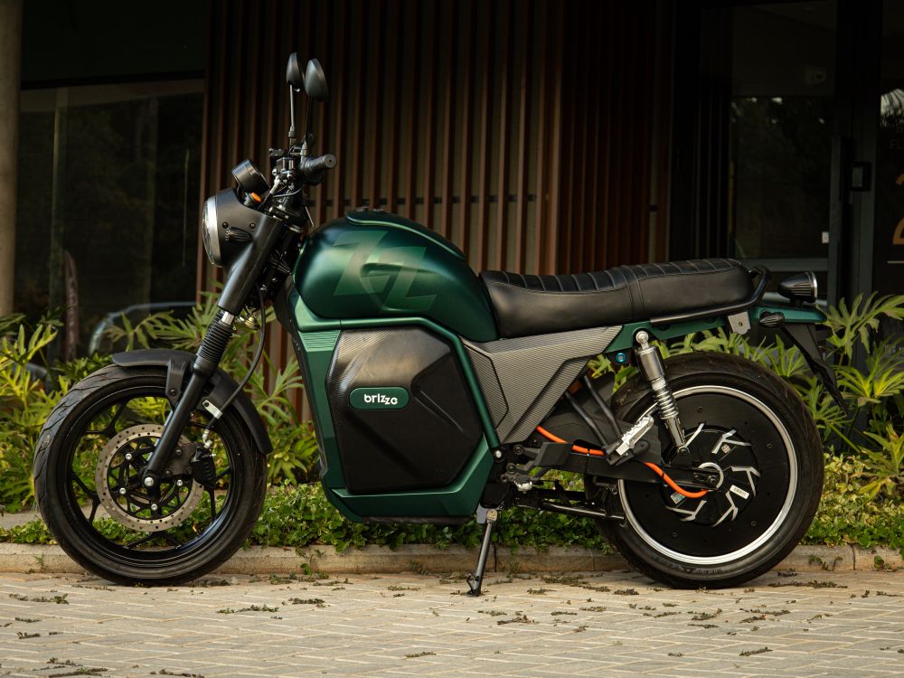 Moto chega com proposta de troca rápida de bateria