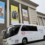 Estudantes vão ao Miró de ônibus elétrico da BYD