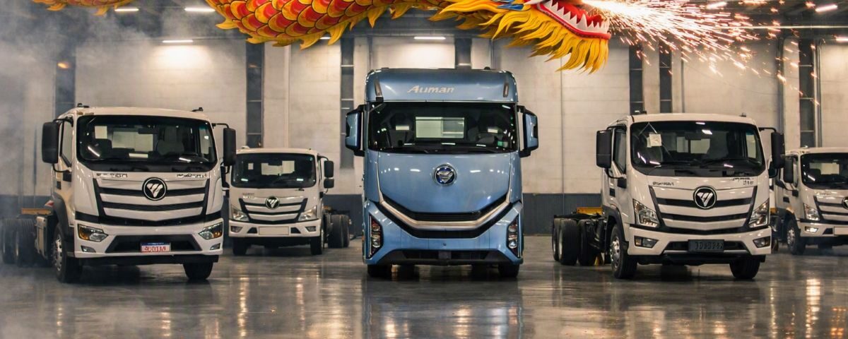 Caminhões elétricos pequenos disputam espaço apertado