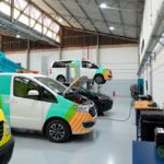 Oficina só de frotas eletrificadas já é realidade no Brasil.