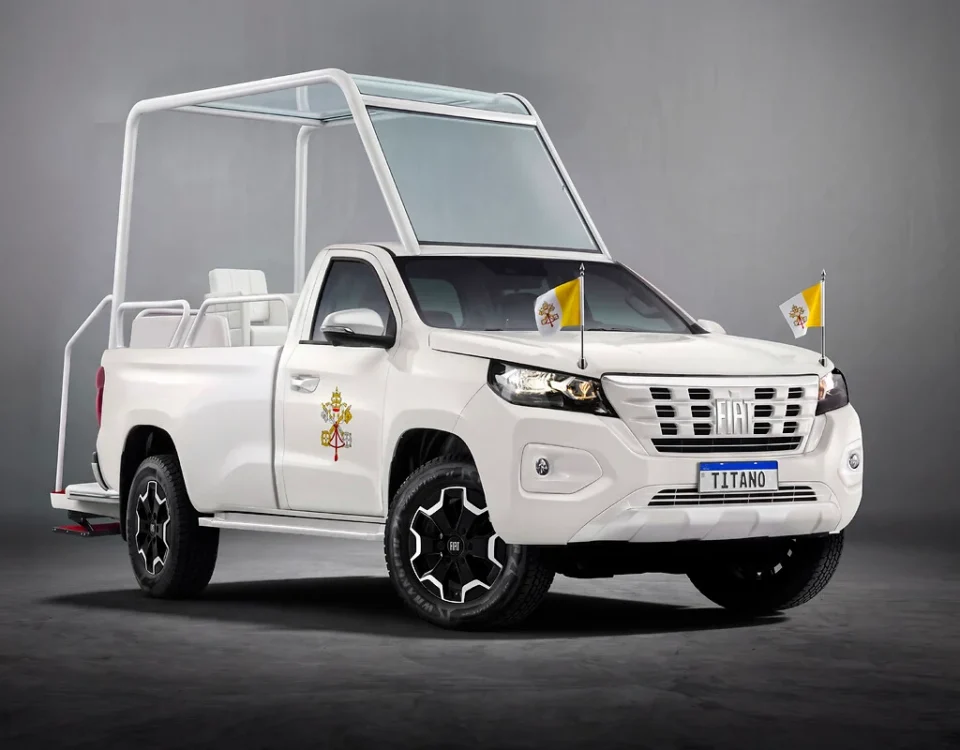 Fiat Titano é escolhida como novo Papamóvel
