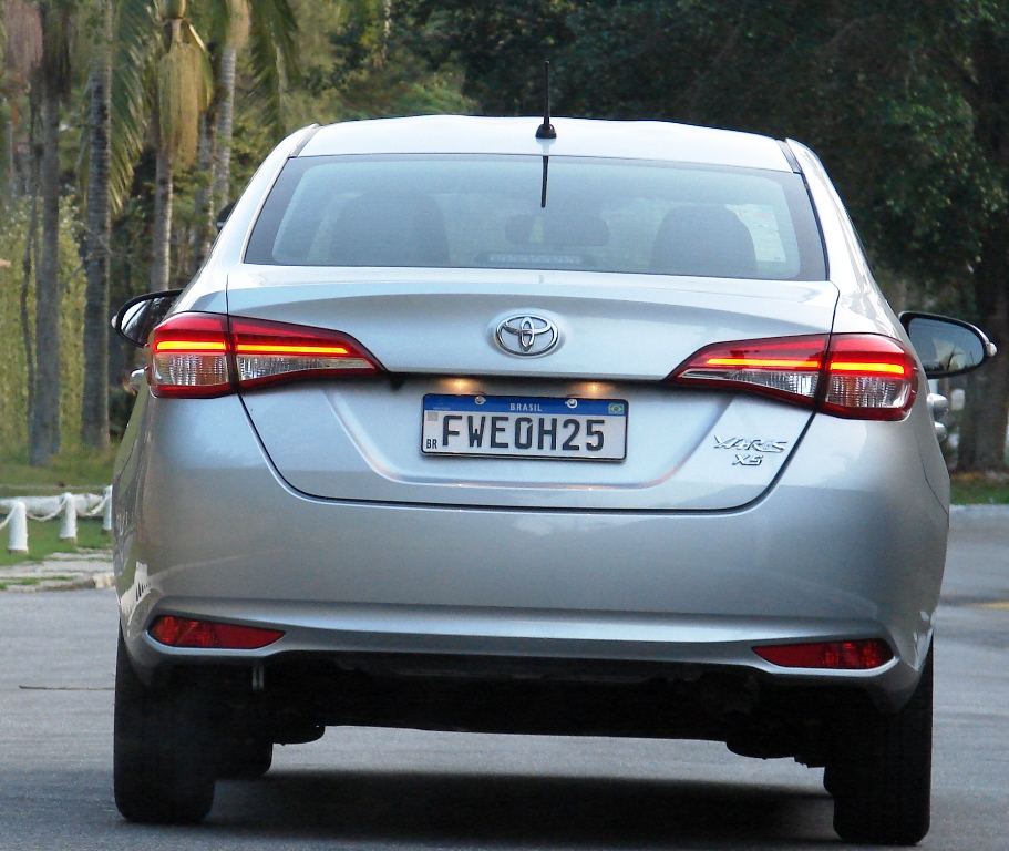 Avalição: Toyota Yaris Sedã XS 2023-Traseira