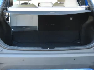 Avaliação: Toyota Corolla Cross Hibrido Flex XRX 2023-Porta-malas rebatido 60/40