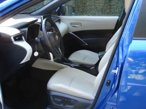 Avaliação: Toyota Corolla Cross Hibrido Flex XRX 2023-Interior dianteiro