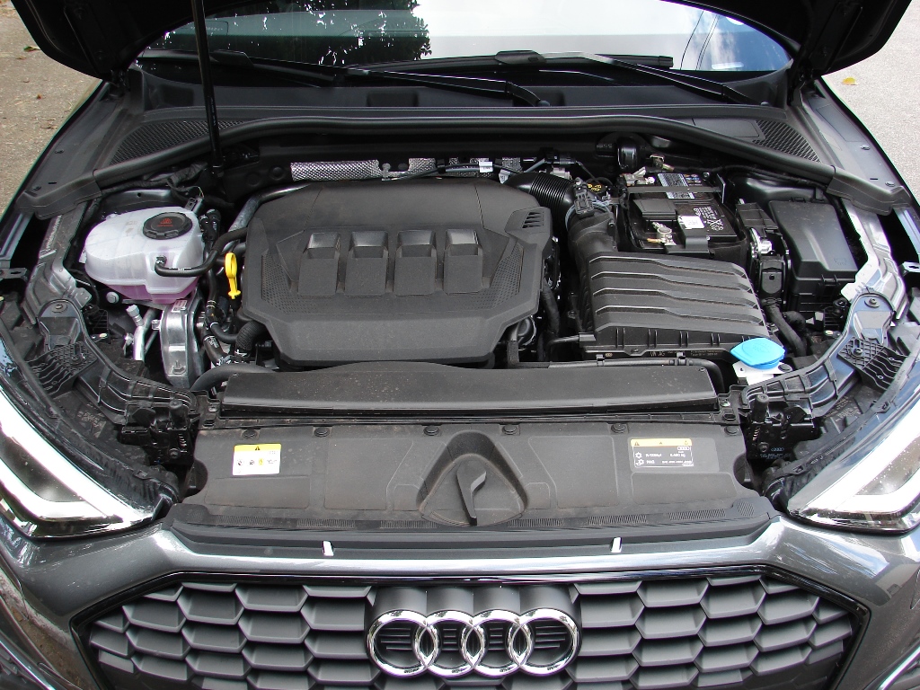 Motor: Audi A3 Sedan 2.0 Performance Black TFSI S tronic 2022
